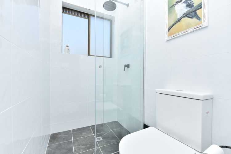 Baywatch Waterfront Lake Retreat with Private Jetty at Silverwater Lake Macqaurie