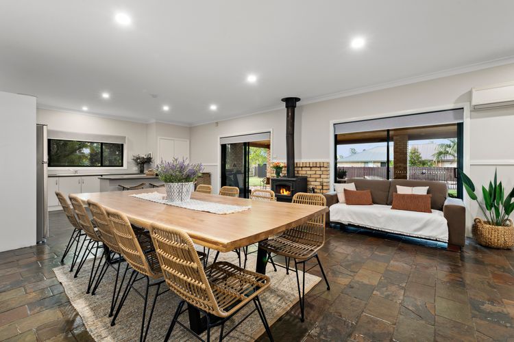 10 seater dining with fireplace 