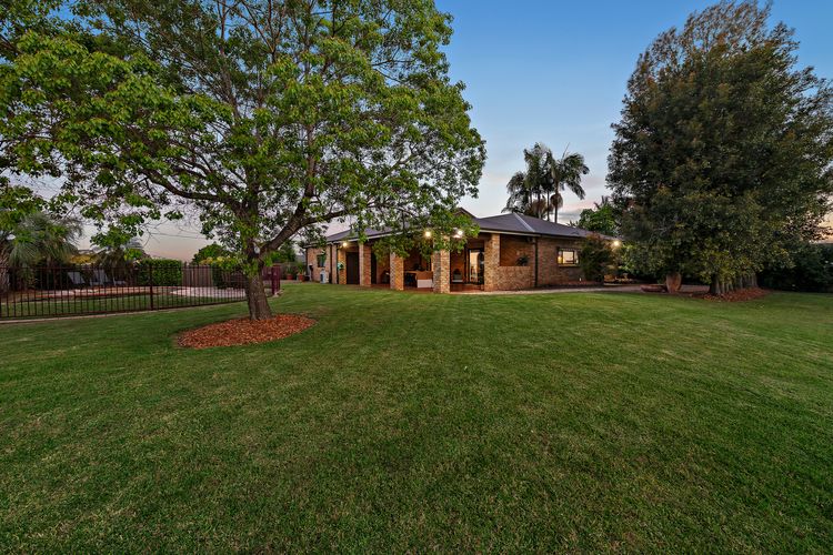 Countryside home with amazing pool and views