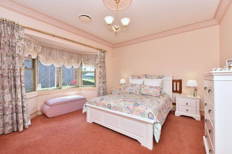 Sunshine Lake Views – Absolute Waterfront