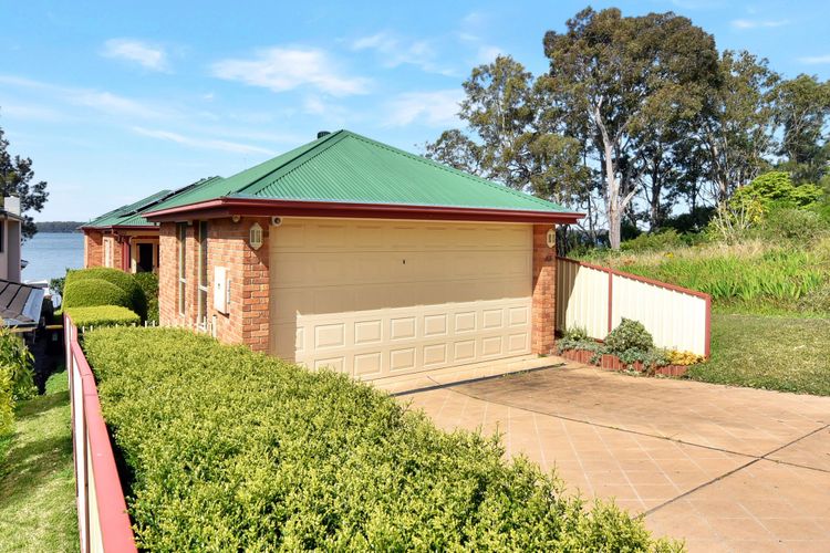 Sunshine Lake Views – Absolute Waterfront