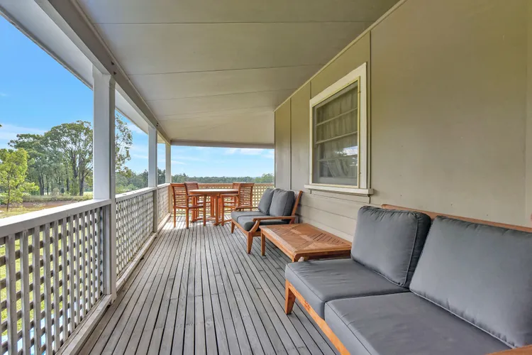 OMG! enjoy a quiet evening on the patio 