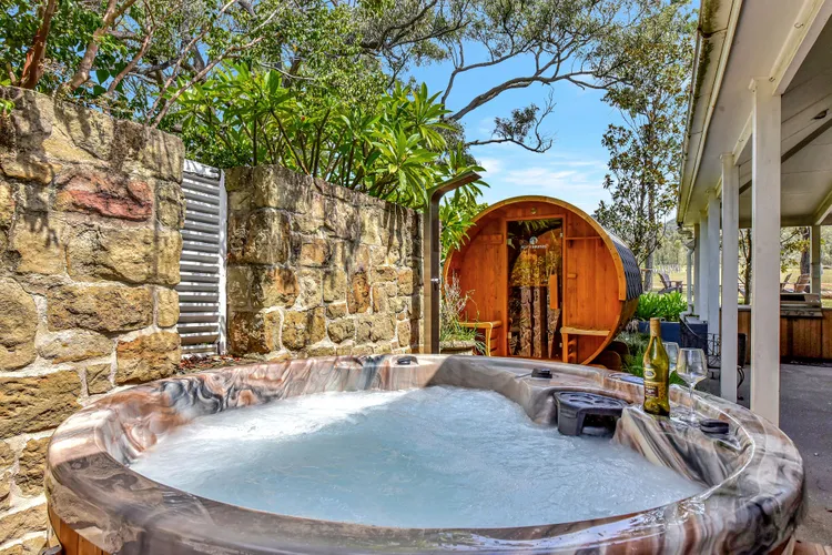 Brokenback Vineyard Luxe Homestead