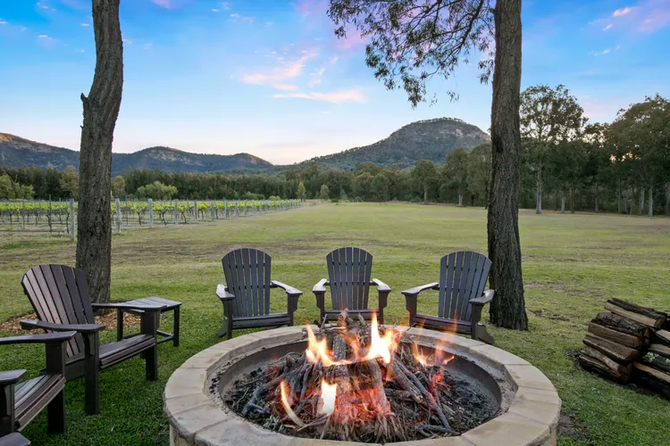 OMG! Amazing countryside home with vineyard views!