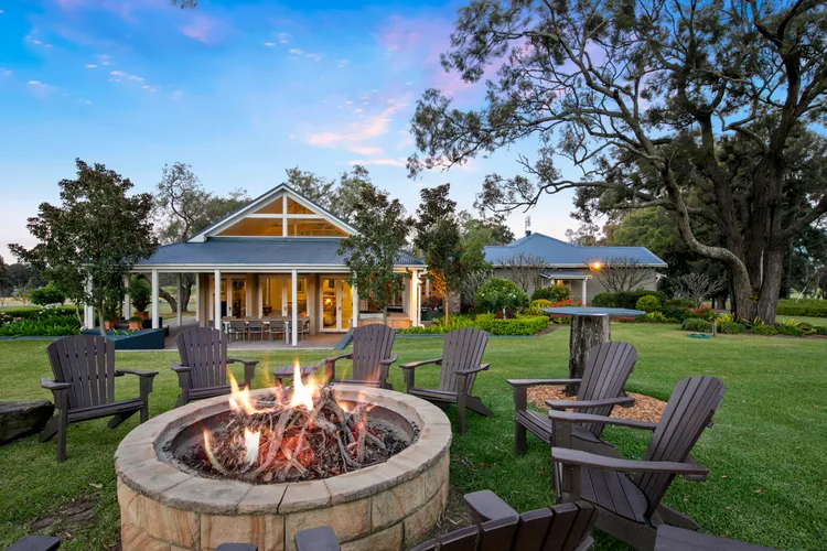 OMG! Amazing countryside home with vineyard views!