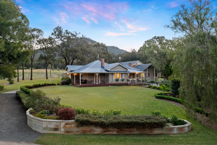 OMG! Amazing countryside home with vineyard views!