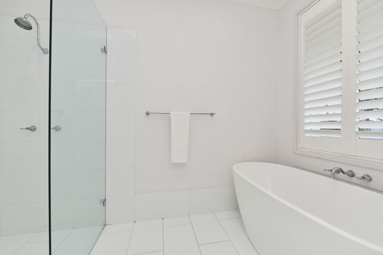 Palmers Lane Vineyard Estate and Retreat with Pool offers a large 6br home and 2br cottage