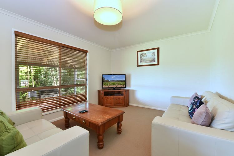 Palmers Lane Vineyard Estate and Retreat with Pool offers a large 6br home and 2br cottage