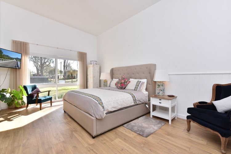 Rose Cottage Studio Romantic or Solo Getaway – Spa, Games Room