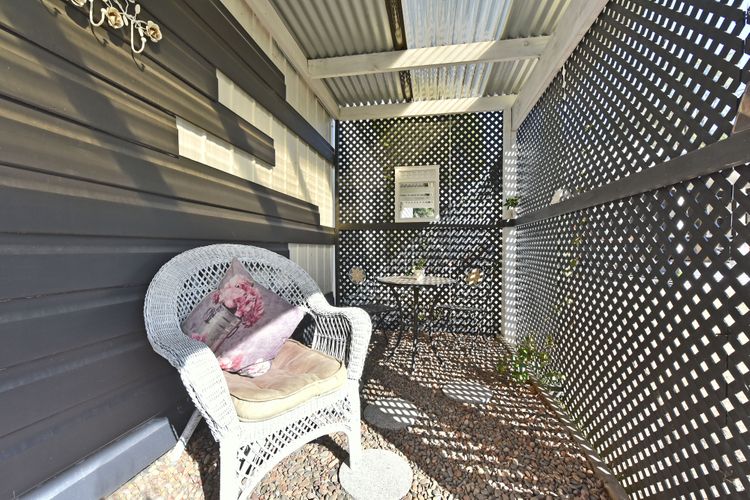 Rose Cottage Studio Romantic or Solo Getaway – Spa, Games Room