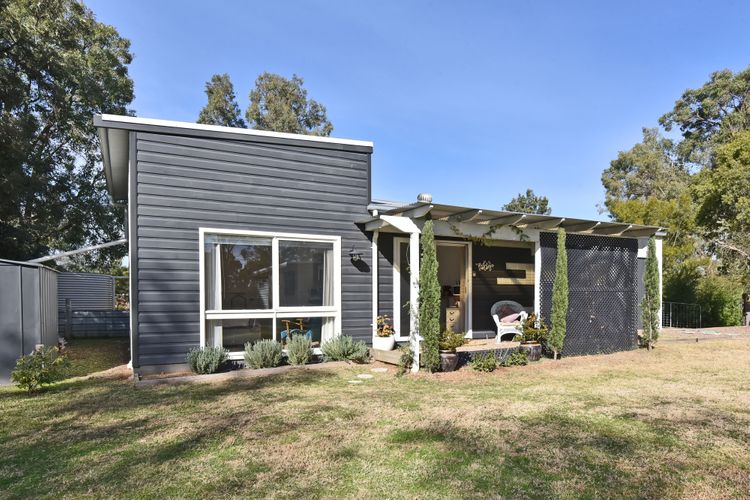 Rose Cottage Studio Romantic or Solo Getaway – Spa, Games Room