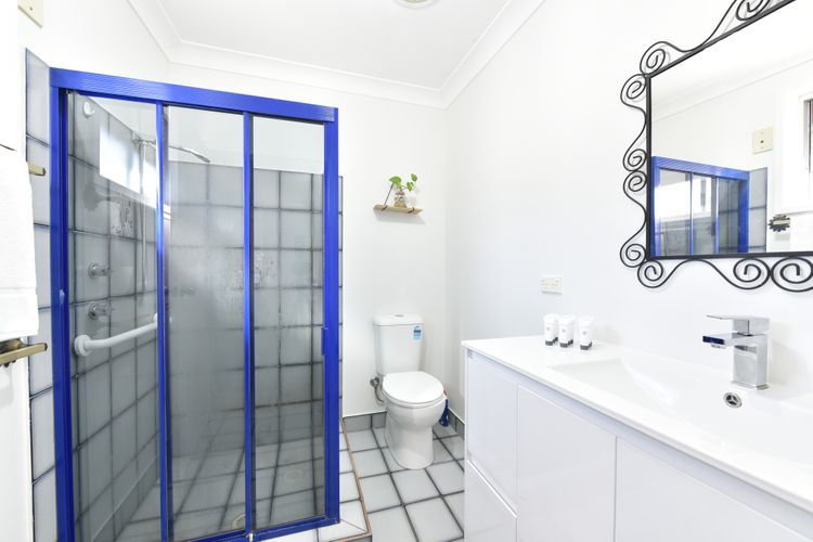 Main bathroom with shower 