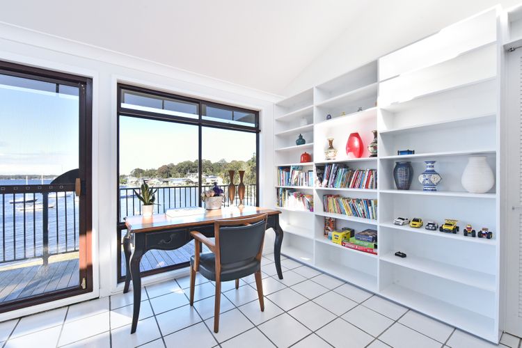 Sunshine Shores Absolute Waterfront