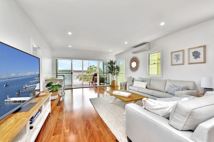 Valentine Views Lakefront Tranquility with Private Jetty