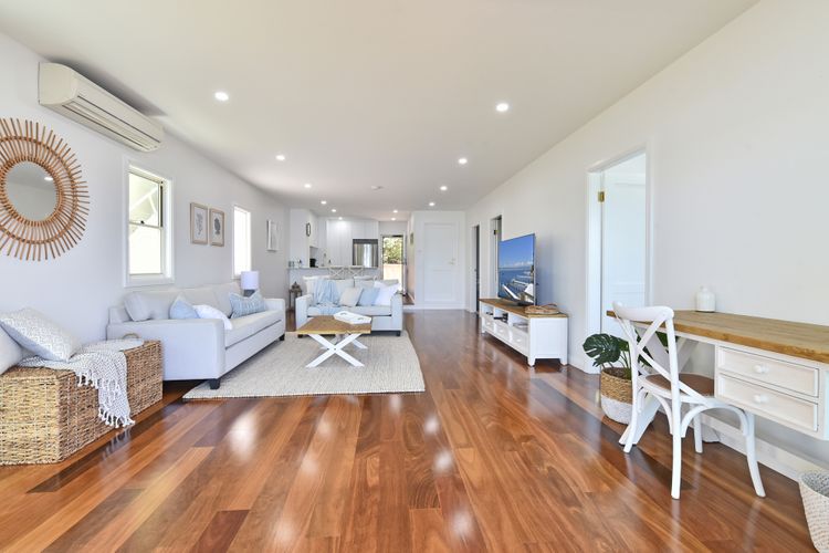 Valentine Views Lakefront Tranquility with Private Jetty