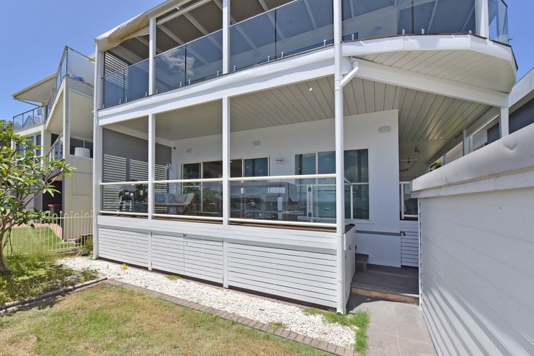 Valentine Views Lakefront Tranquility with Private Jetty