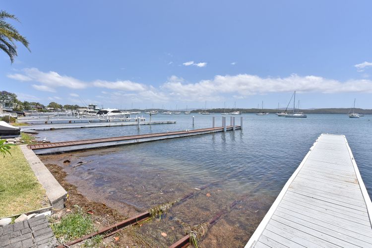 Valentine Views Lakefront Tranquility with Private Jetty