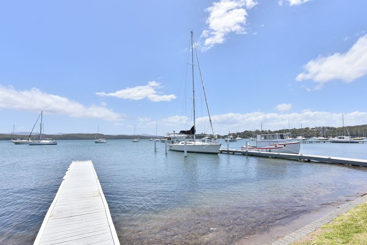 Valentine Views Lakefront Tranquility with Private Jetty