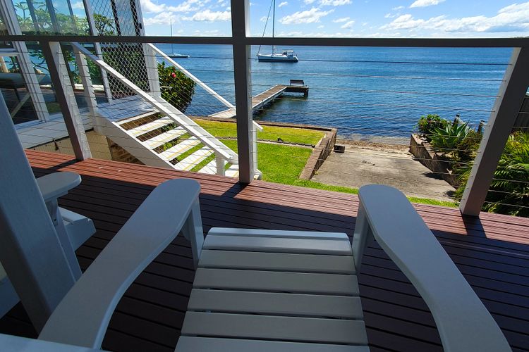 Kabine Waterfront Lakehouse in Sunshine
