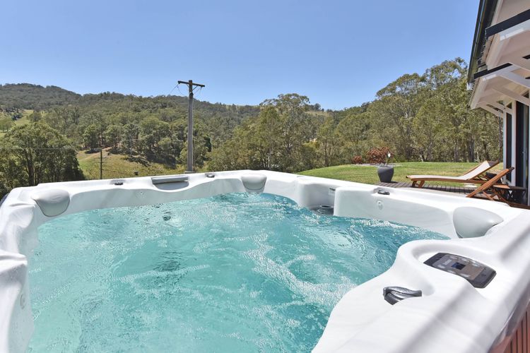 The Glass Ceiling – 360° Mount View Hideaway