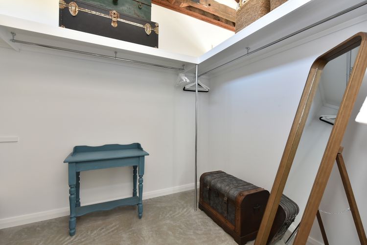 indoor stool & railing to as an extra feature 
