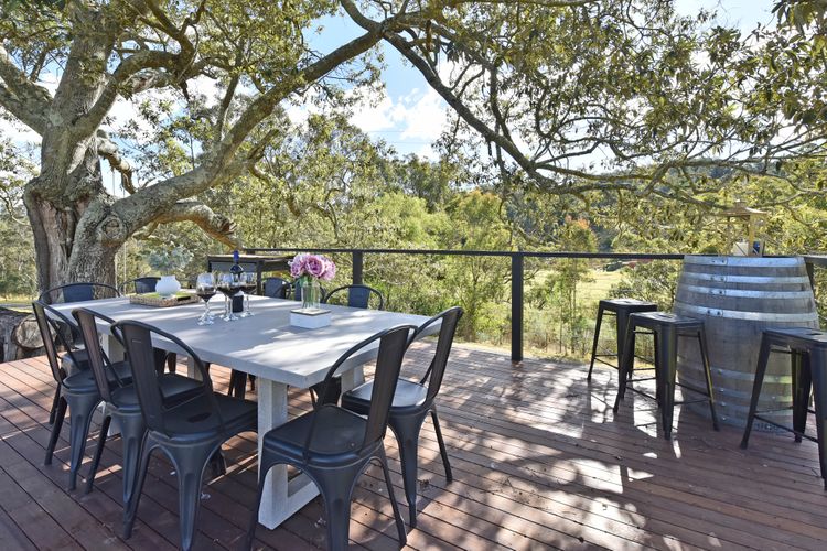 Gorgeous outdoor view! Perfect for family lunch  