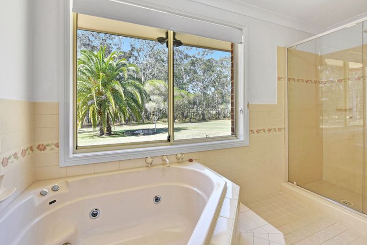 Home Among the Gum Trees – Lovedale. Central to wineries and wedding venues