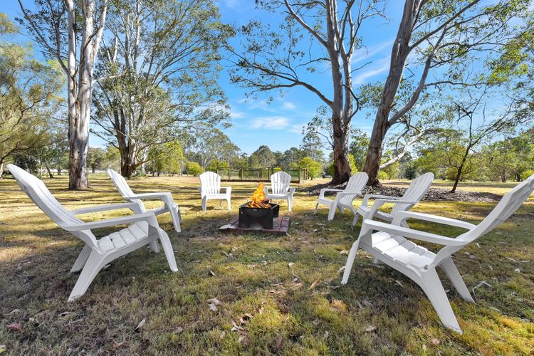 Home Among the Gum Trees – Lovedale. Central to wineries and wedding venues