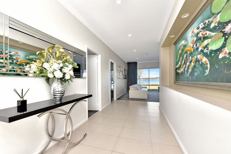 Lake Palm Resort Luxury Retreat absolute Waterfront on 3 acres at Lake Macquarie.