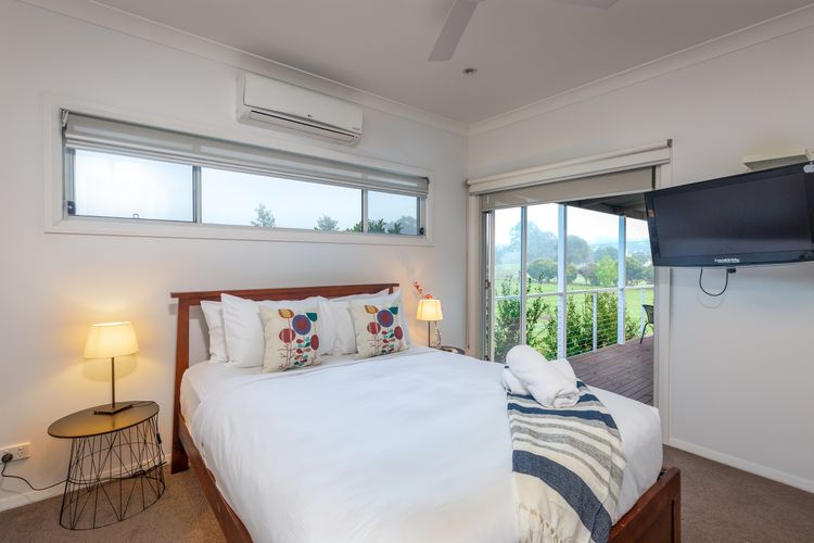 Kulang Lodge in charming Broke with Large Swim Spa and games room suits up to 8 guests