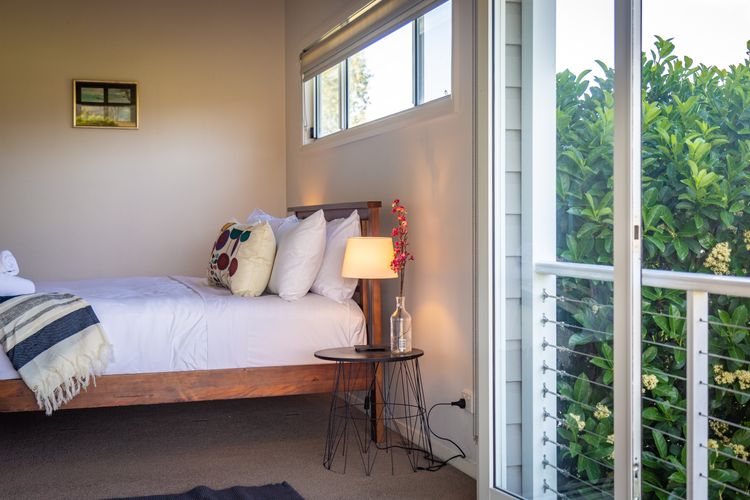 Kulang Lodge in charming Broke with Large Swim Spa and games room suits up to 8 guests