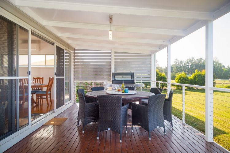 Kulang Lodge in charming Broke with Large Swim Spa and games room suits up to 8 guests