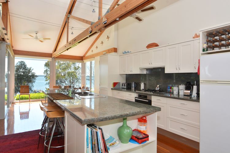 Lake Macquaries’ Edgewater Lakehouse at Morisset Memories 