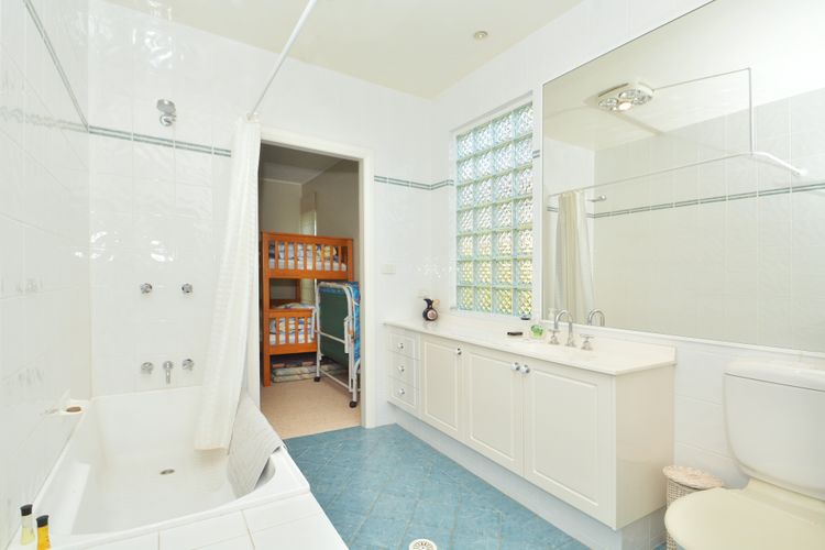 Lake Macquaries’ Edgewater Lakehouse at Morisset Memories 