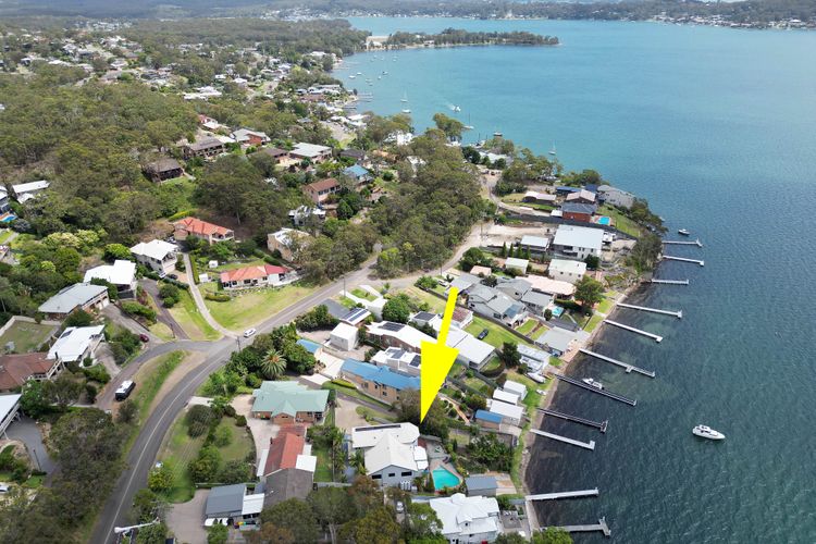 Shimmer Shores Absolute Waterfront Retreat at Fishing Point, Lake Macquarie