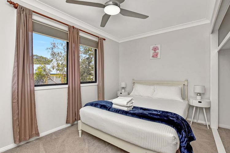 Shimmer Shores Absolute Waterfront Retreat at Fishing Point, Lake Macquarie