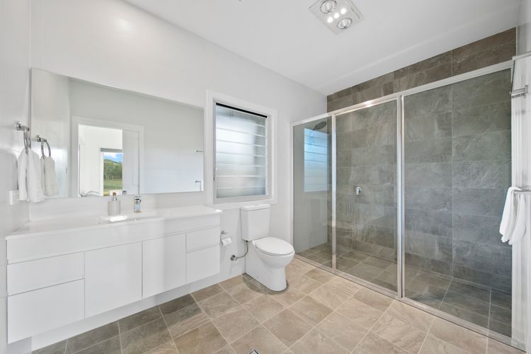 Molly Morgan Vineyard Lovedale Breakaway Villas . Sleeps Up to 6