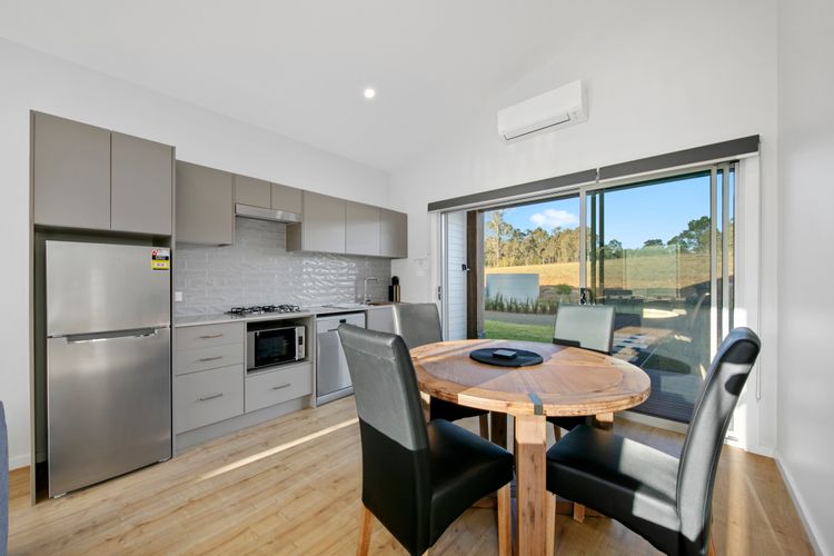 Molly Morgan Vineyard Lovedale Breakaway Villas . Sleeps Up to 6