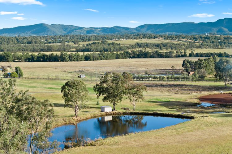 Molly Morgan Vineyard Lovedale Breakaway Villas . Sleeps Up to 6