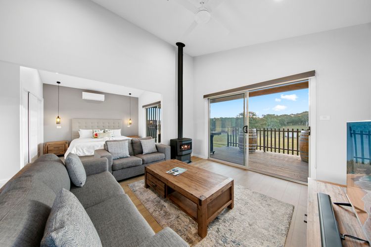 Molly Morgan Vineyard Lovedale Breakaway Villas . Sleeps Up to 6