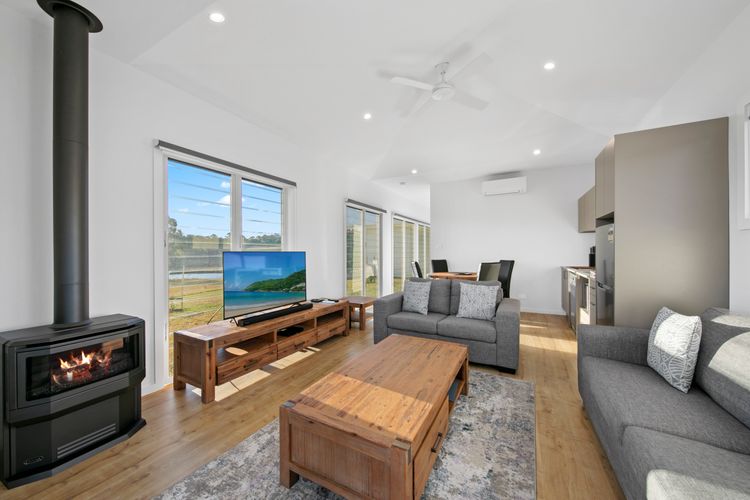 Molly Morgan Vineyard Lovedale Breakaway Villas . Sleeps Up to 6