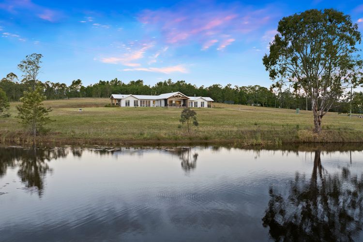 Molly Morgan Vineyard Lovedale Breakaway Villas . Sleeps Up to 6