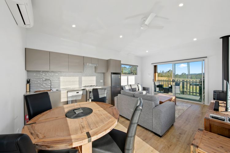 Molly Morgan Vineyard Lovedale Breakaway Villas . Sleeps Up to 6