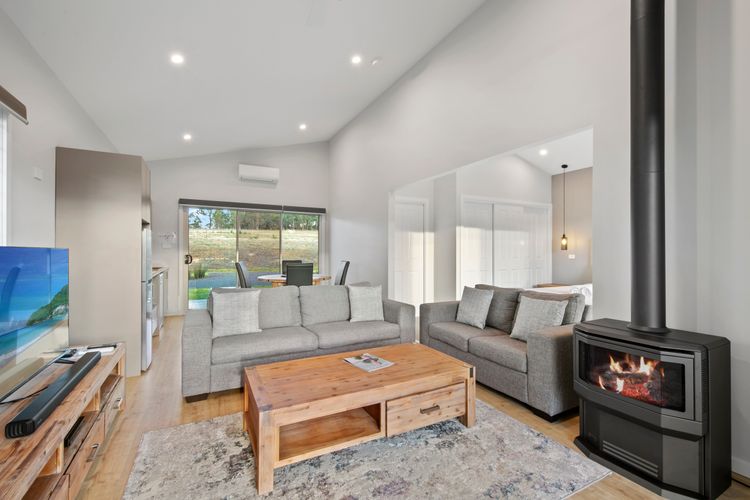 Molly Morgan Vineyard Lovedale Breakaway Villas . Sleeps Up to 6