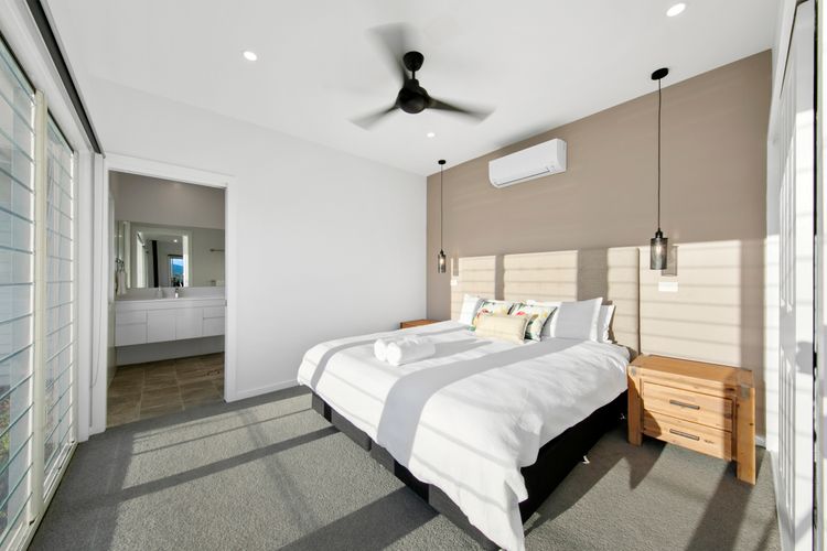 Molly Morgan Vineyard Lovedale Breakaway Villas . Sleeps Up to 6