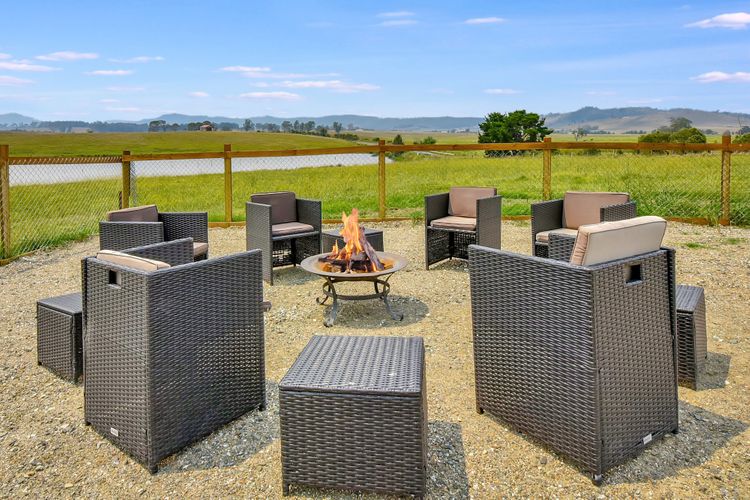 Sunrise and Sunset Hot Tub Views 600m walk to Doltone Anambah House Wedding Venue at Pelican Plains