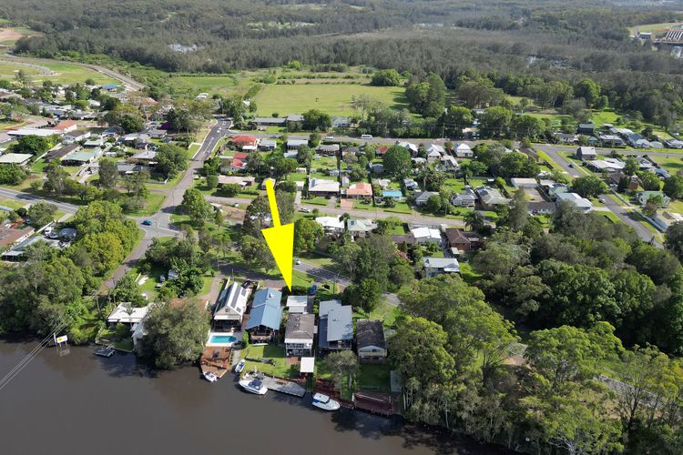 Dora Creek Stunning Modern Waterfront with Jetty – Azure Reflections: A Lakeside Retreat