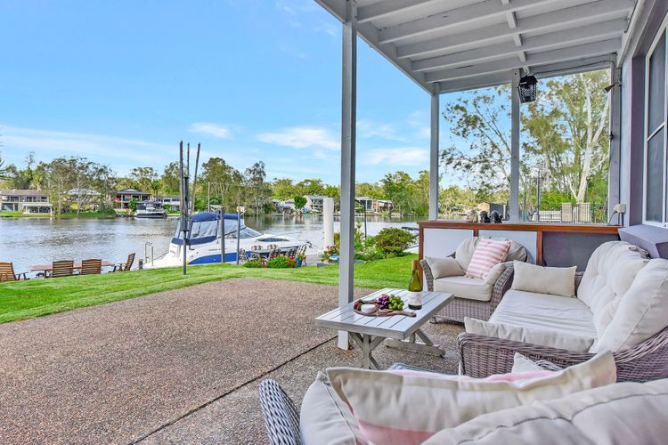 Dora Creek Stunning Modern Waterfront with Jetty – Azure Reflections: A Lakeside Retreat