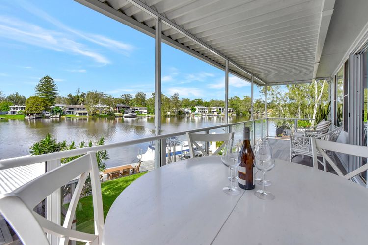 Dora Creek Stunning Modern Waterfront with Jetty – Azure Reflections: A Lakeside Retreat
