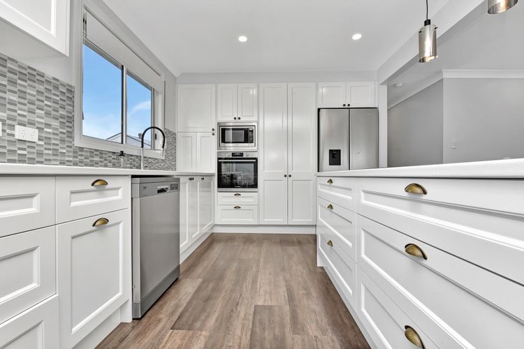Dora Creek Stunning Modern Waterfront with Jetty – Azure Reflections: A Lakeside Retreat